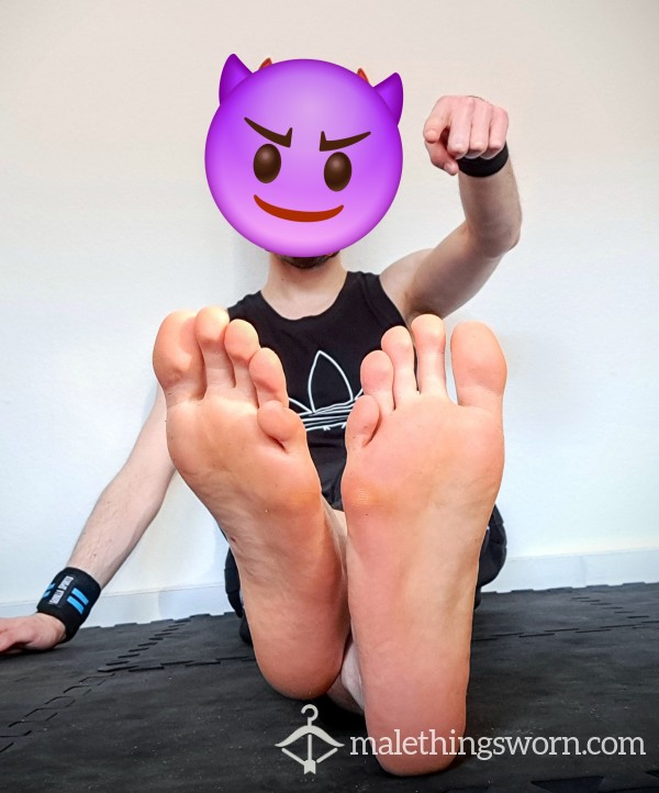 Aaron_the_Feetmaster