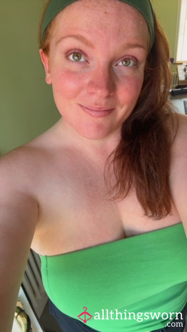 AnnieBustyRed