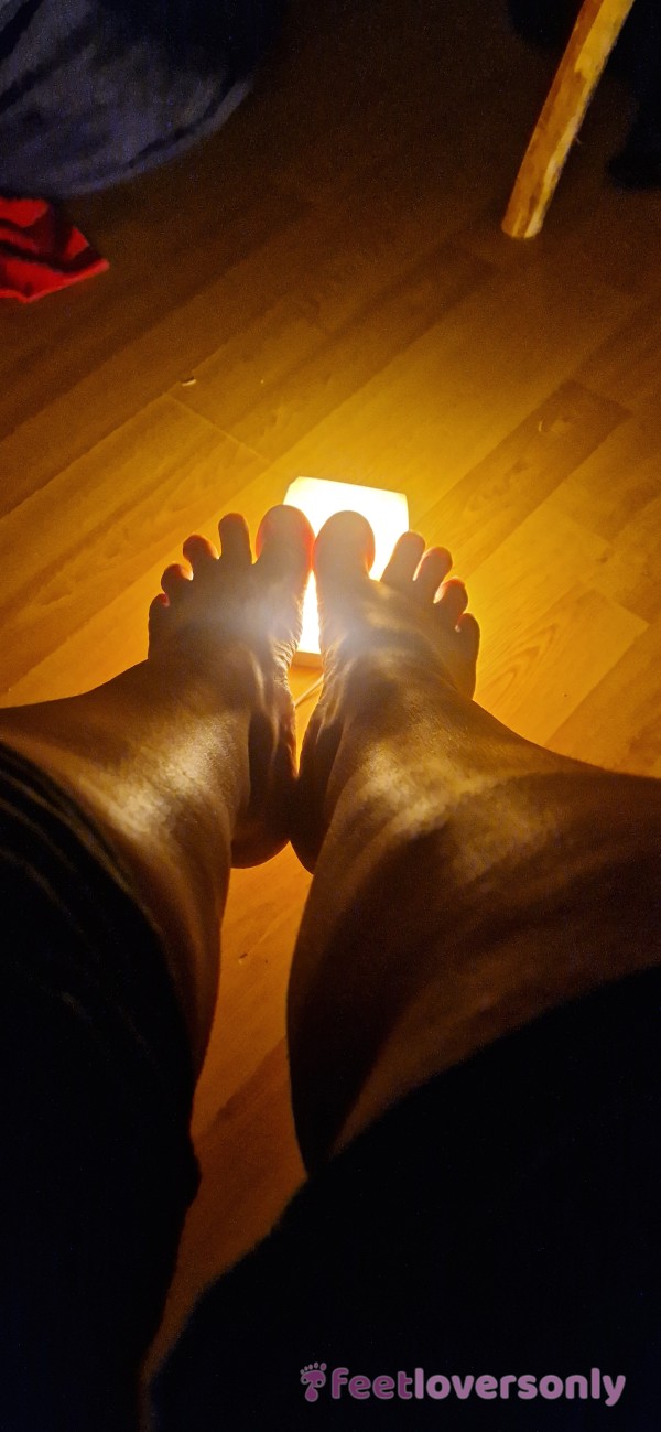 Barefeet_Hina
