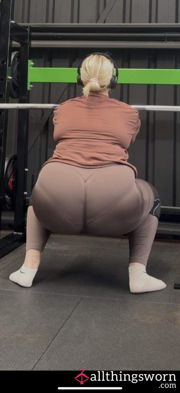 BustyGymGirlEllie
