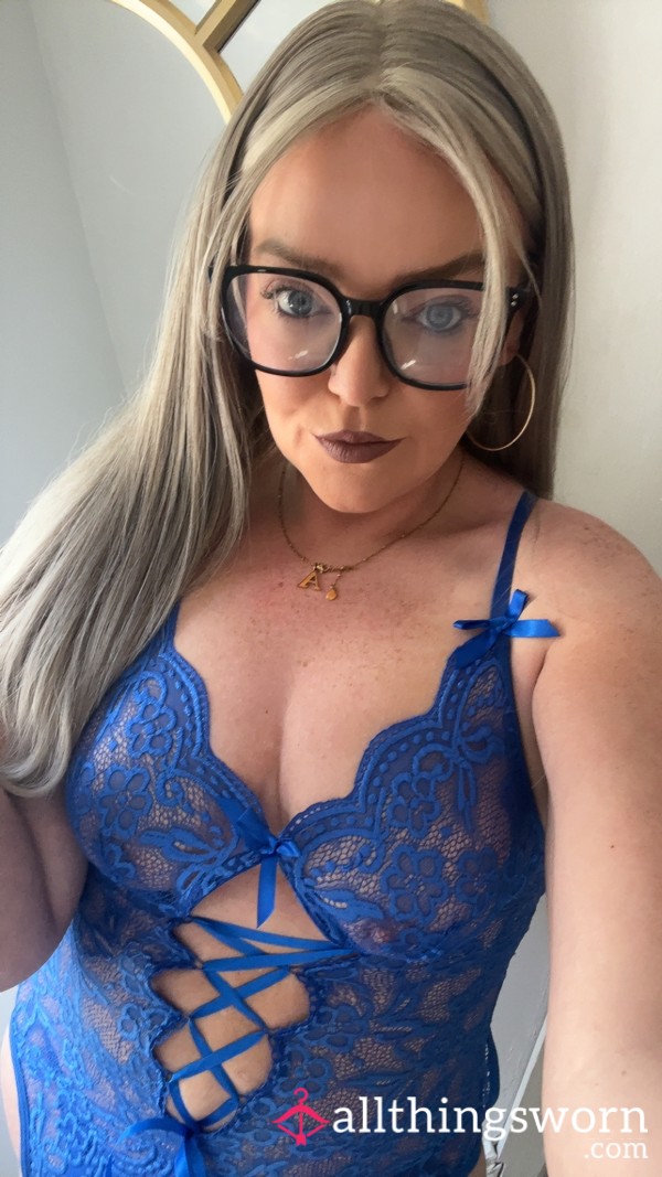 CurvyAllanaNi