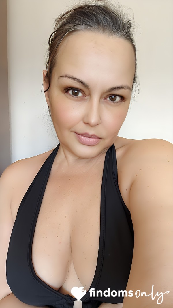 CurvyAmelia
