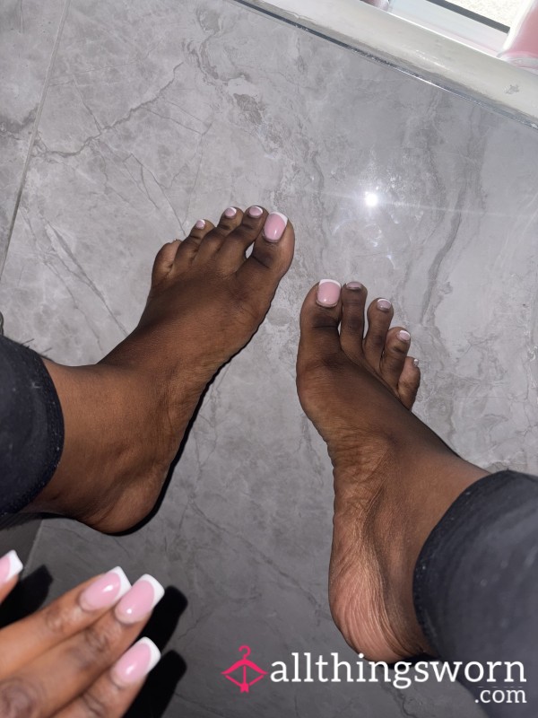 DeluxeFootGodessxx