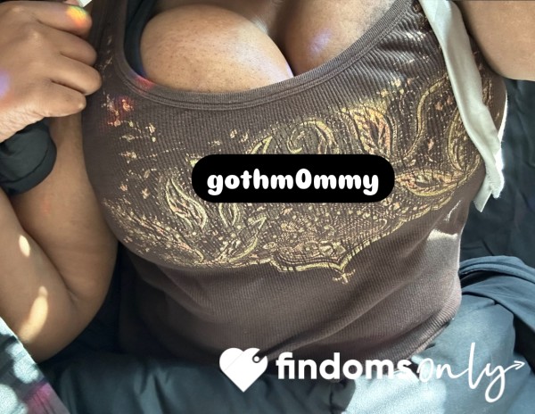 Gothm0mmy