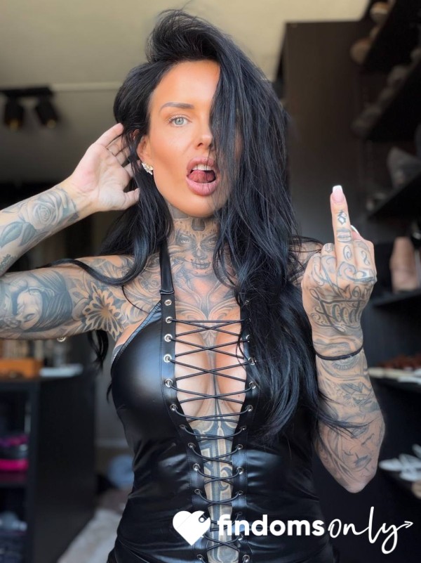 HereToWorshipGoddessShelly
