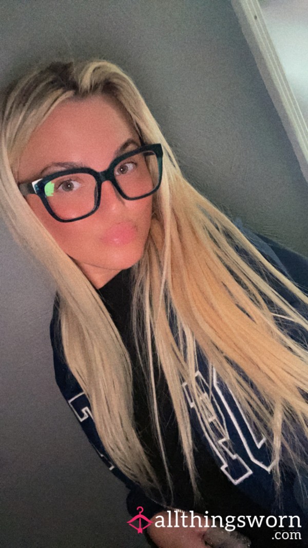 JuicyBlondeMilf