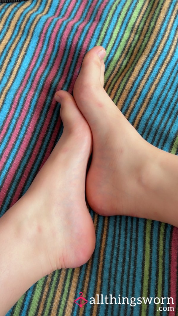 Lexxy_loves_feet