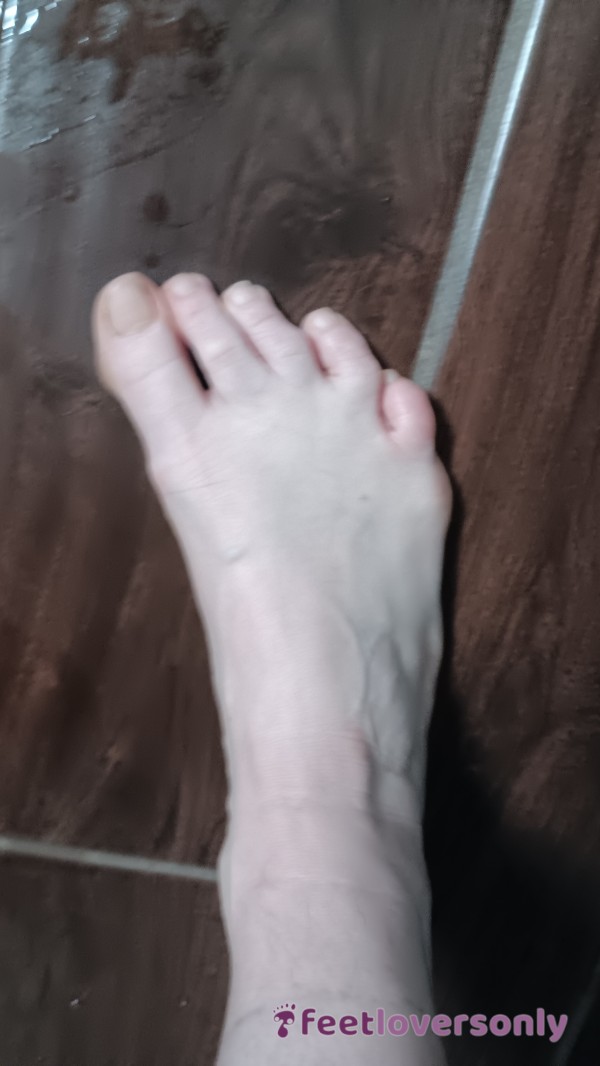 Lezzyonherfeetallday