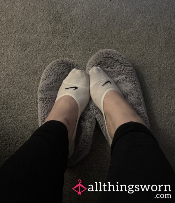 MegsfeetxxPuppy