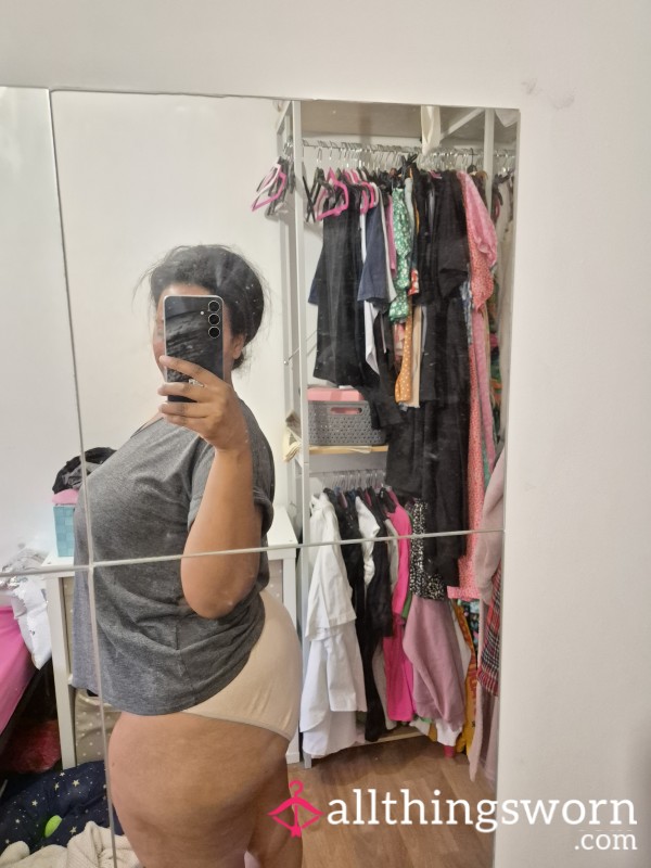 BootyElleA