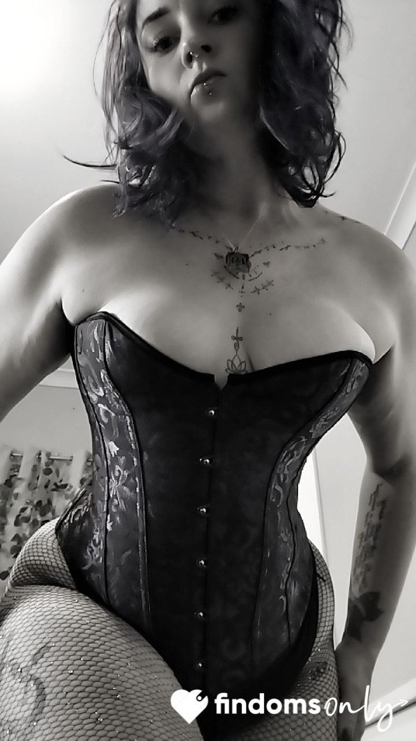 MistressLunalisse
