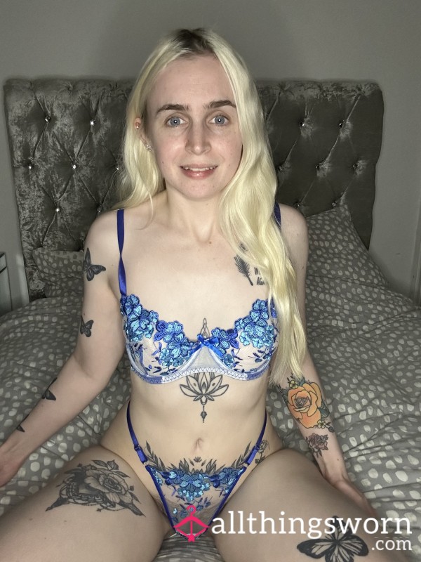 PetiteBlondeLiv