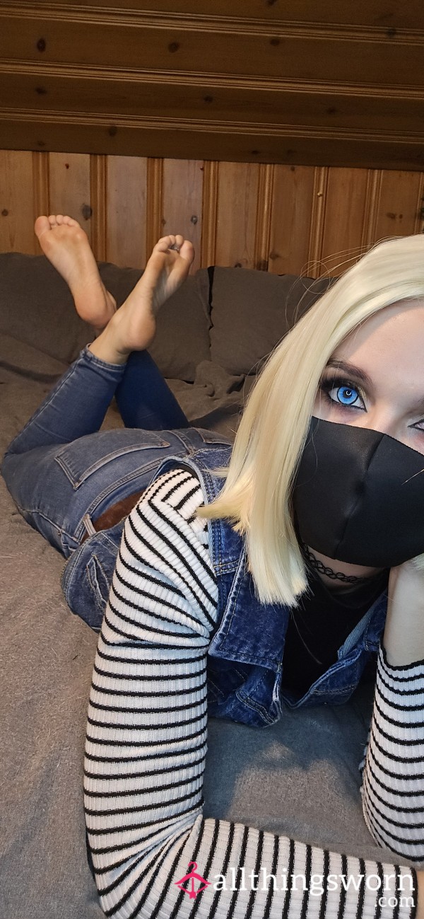 PrettyFeetRaven