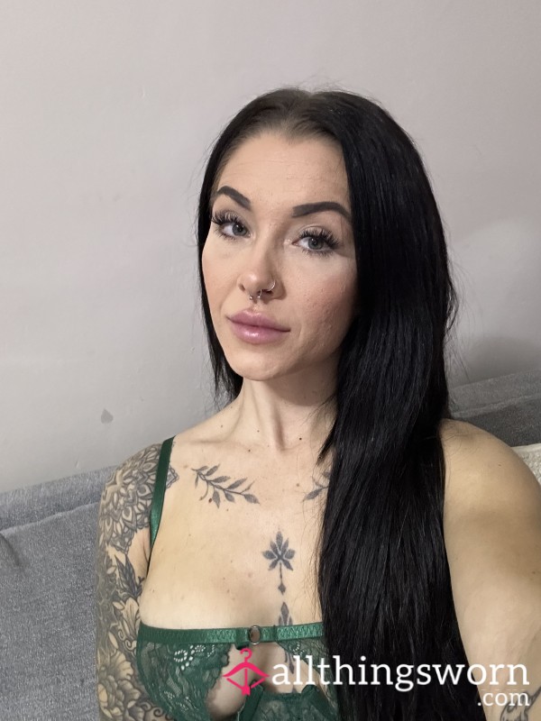 Prettyinkedbrunette