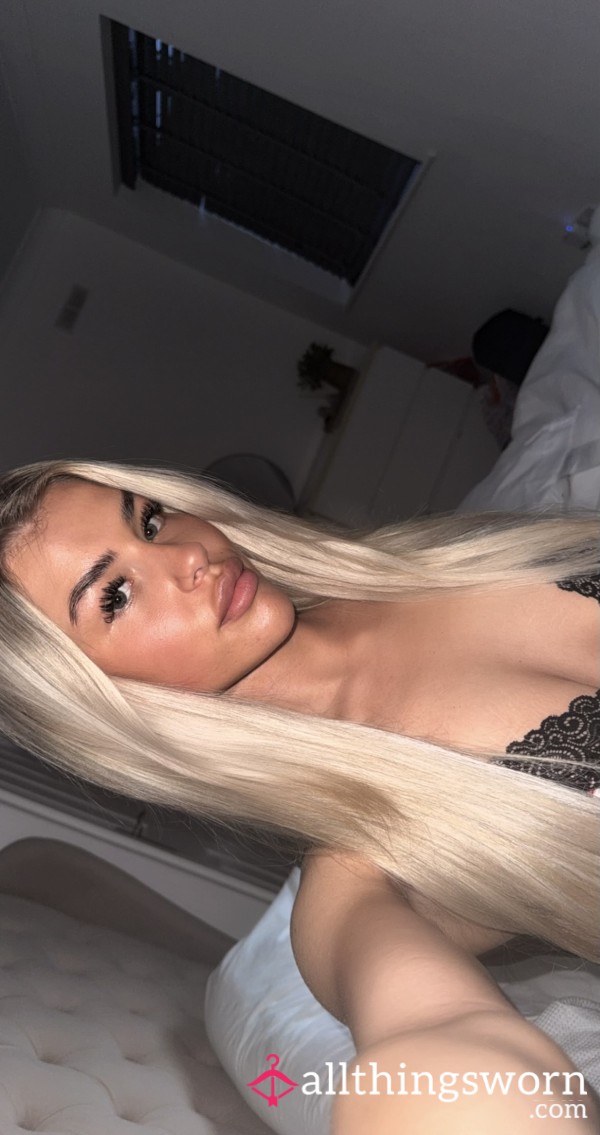 SeductivePetiteBlonde