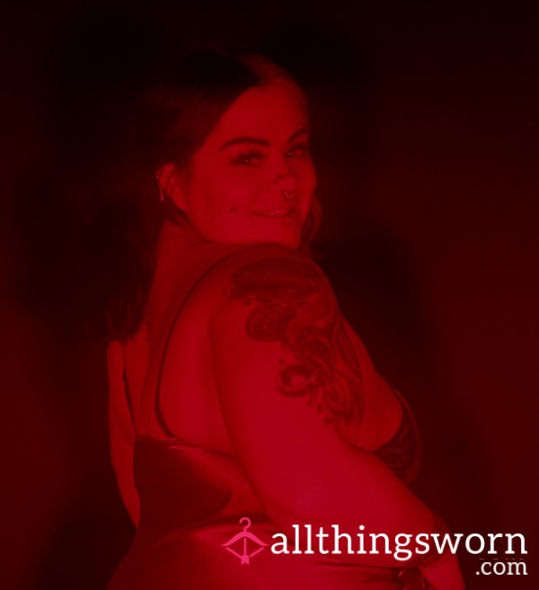Thebigtittygothgirl