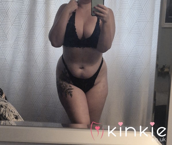 Thickthighsblueeyes