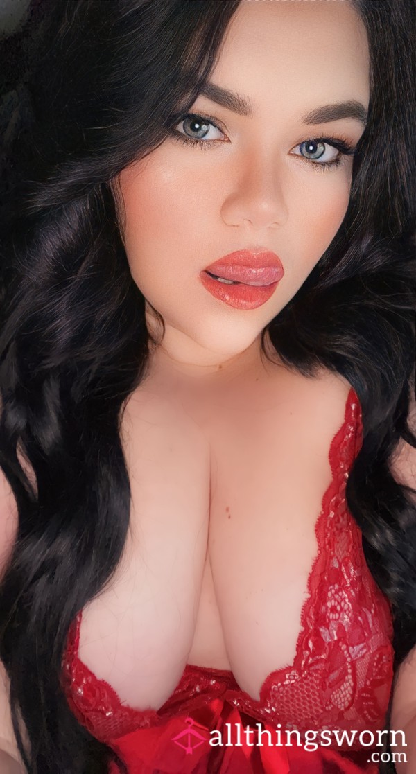 ThickThighsBlueEyes