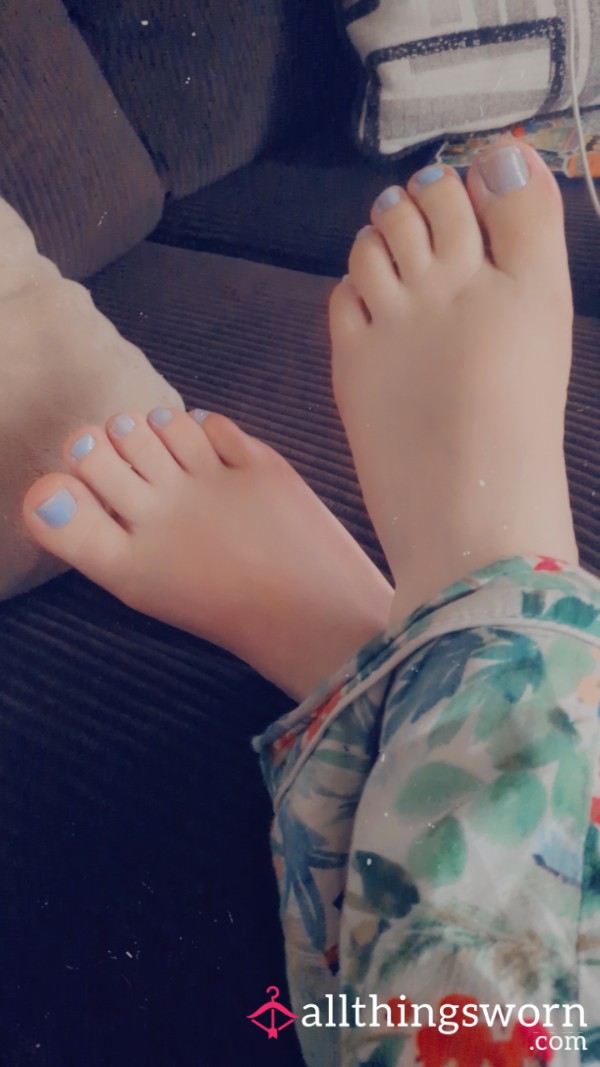 ThongsandBongs_001 - Calzini Usati Venditore