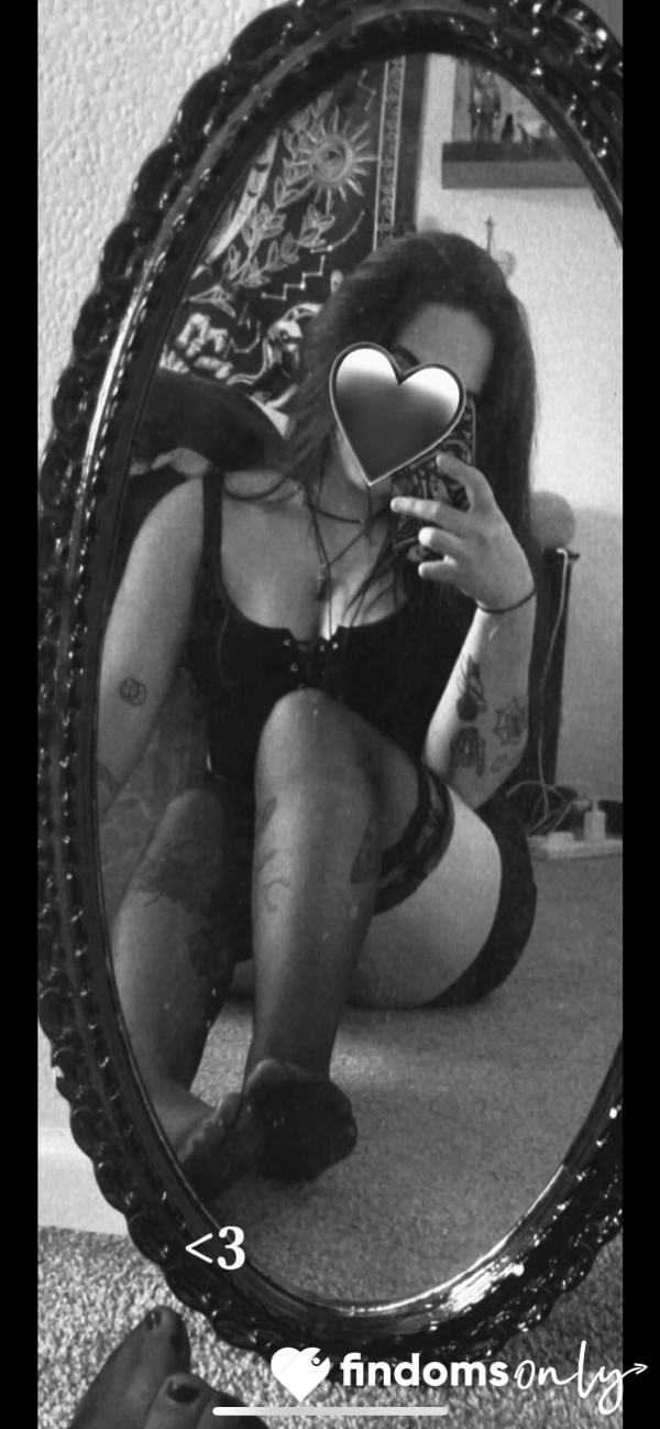 Yourgothicgoddess13