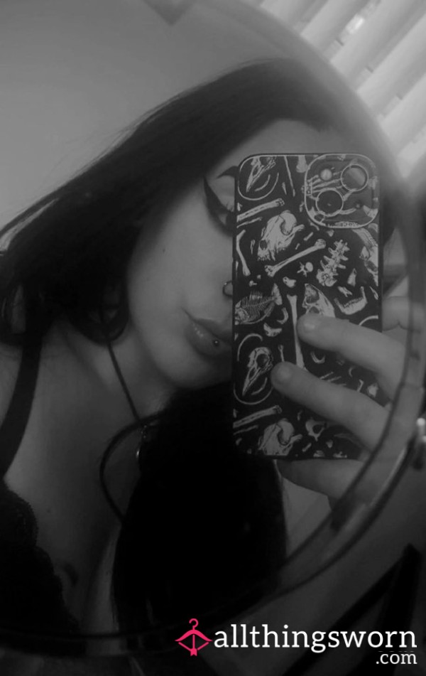 Yourgothicgoddess13