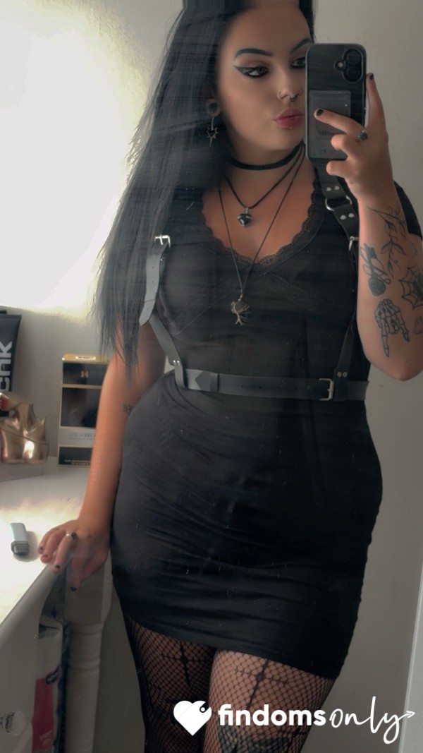 Yourgothicgoddess13